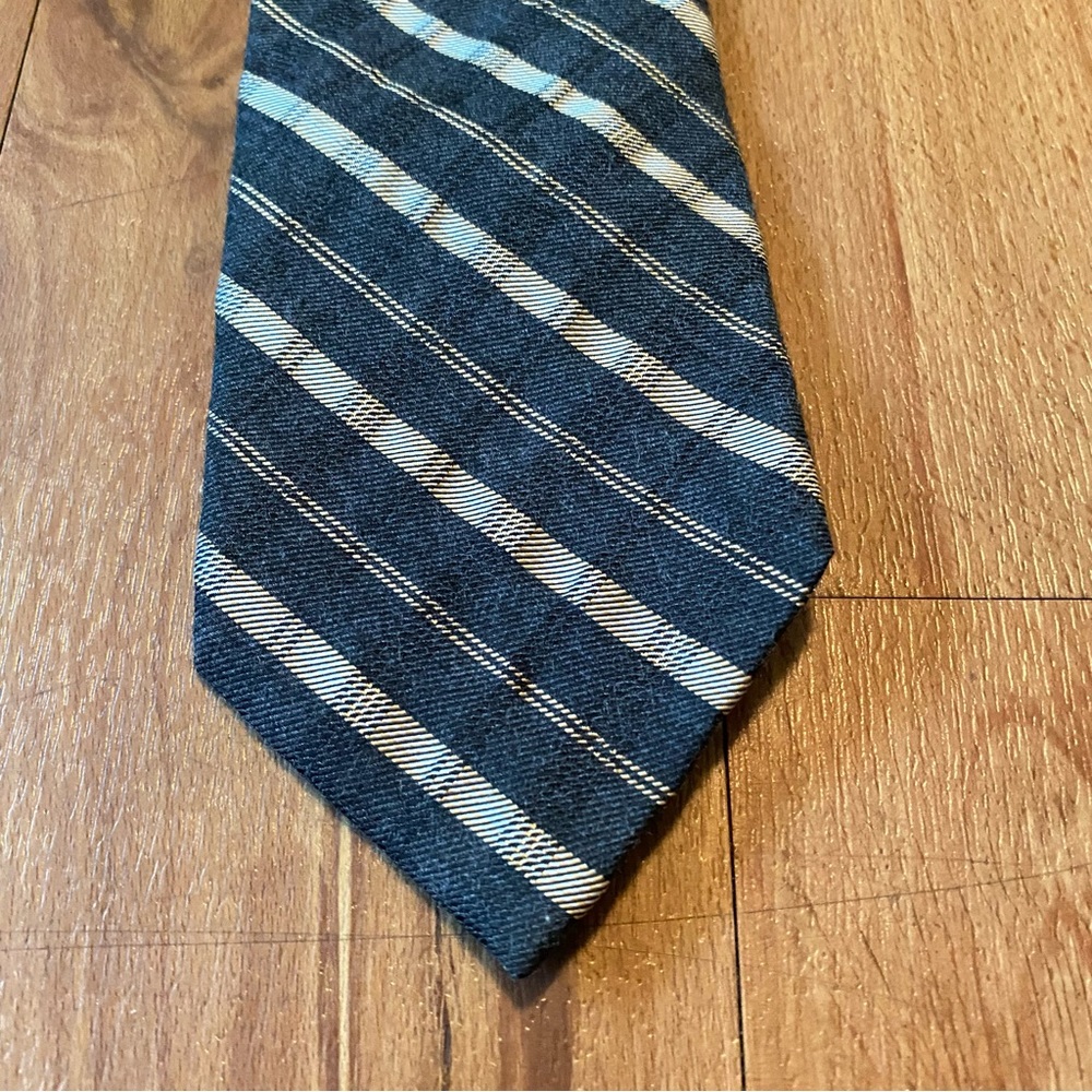 Calvin Klein Gray Tan Striped Silk Blend Men’s Necktie - Picture 3 of 12